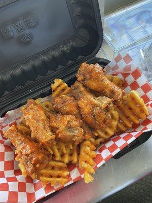 Hot lemon pepper wings w/waffle fries!