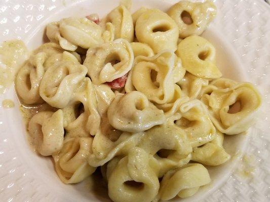 Tortellini with three sauces - cream - tomato - basil pesto!