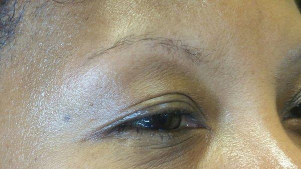 microblading eyebrows