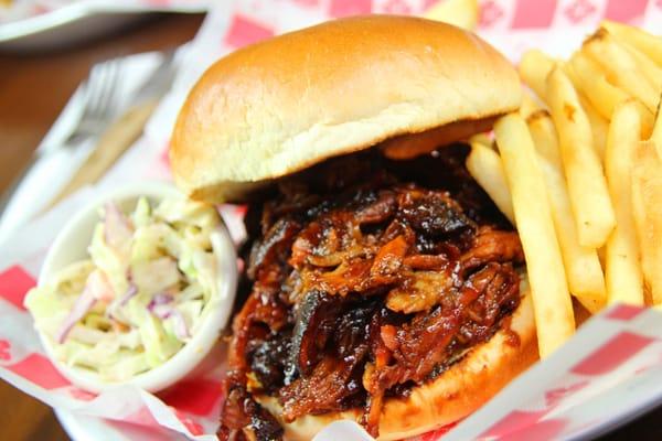 pulled pork sandwich