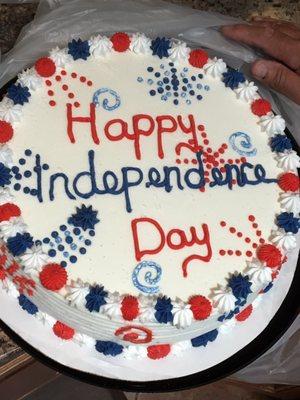 Vanilla and chocolate ice cream cake decorated for Independence Day!