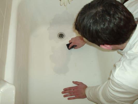 Prepping a bathtub for refinishing