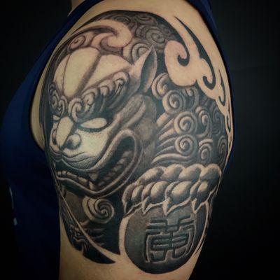 Foodog and Chinese surname 黃 shoulder tattoo by Oliver Wong