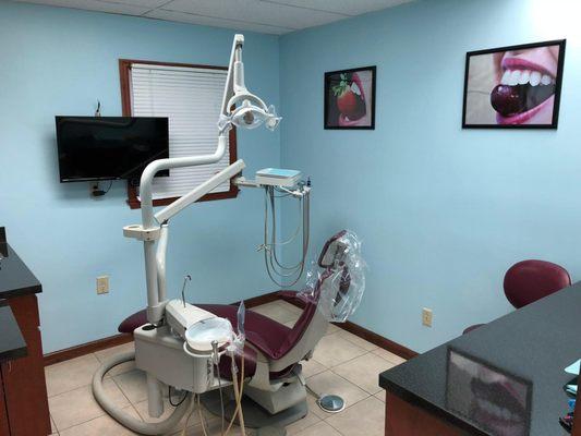 Patient exam room at Monroe Family Dentistry in Monroe NC