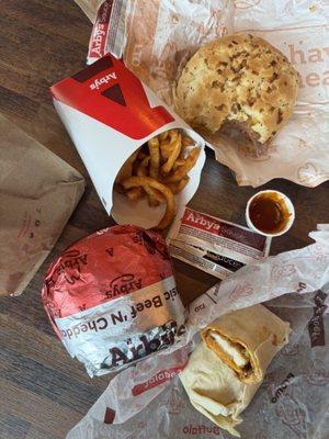 BoGo Classic Beef 'n Cheddar. Don't forget the triple pepper dippin sauce!