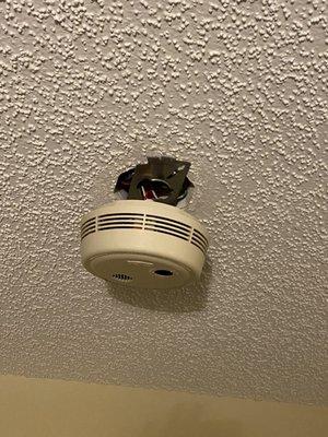 Hanging smoke detector