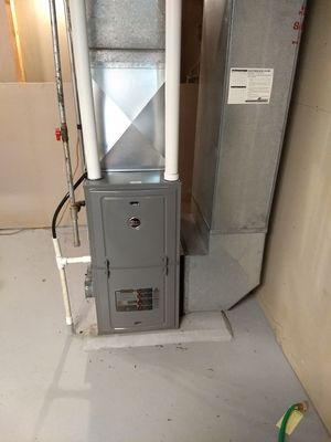 Ruud gas furnace with filter rack