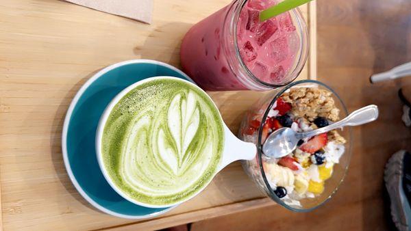 Pink latte, matcha latte, chia bowl