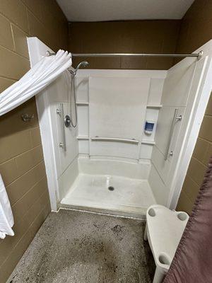 We've seen better kept restrooms and showerhouses at State Parks