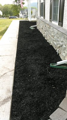 Flower Bed With Mulch Installation