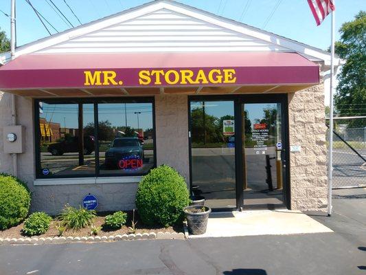 Mr. Storage - Glendale Ave. - Exterior