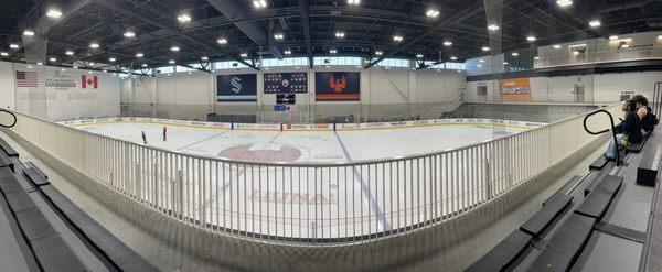 Panoramic pic of the ice.