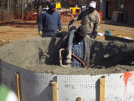 Hot tub/spa pouring of gunite