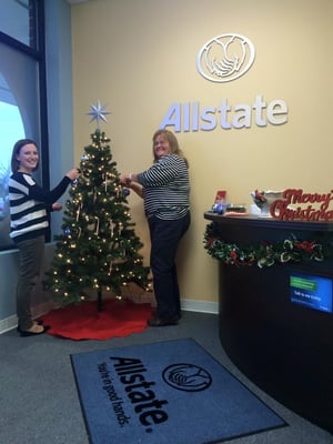 Taylor & Eileen decorating for Christmas