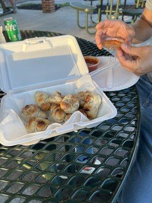 Garlic knots with sauce