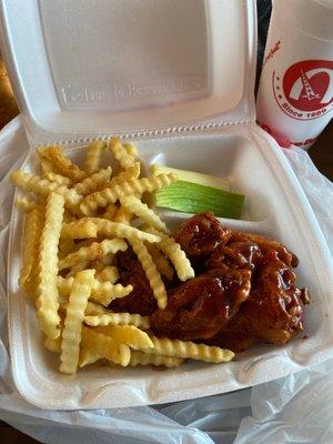 6 piece wings, fries & celery sticks. Peach drink.