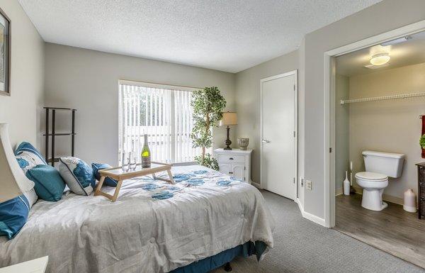 Elmcroft of Sarasota Resident Apartment Bedroom