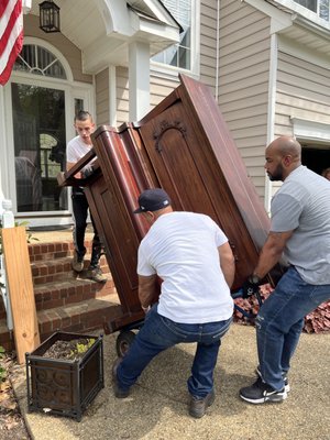 We move pianos!