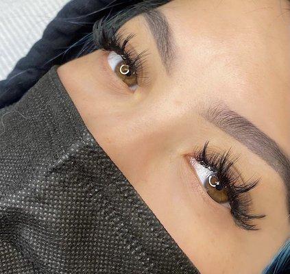 Light volume in strip lash styling