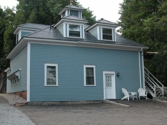 There are three family friendly suites in The Carriage House.