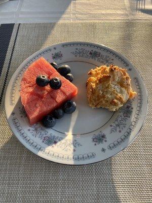 Cheddar biscuit with fruit