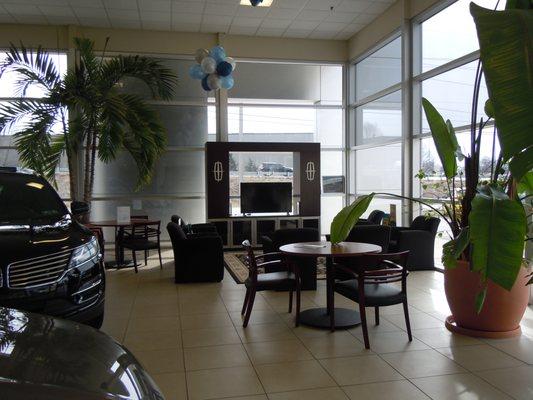 Apple Ford  Lincoln York PA. Wait and relax in our Lincoln waiting are. Watch TV, use our FREE Wi-Fi or get a drink...