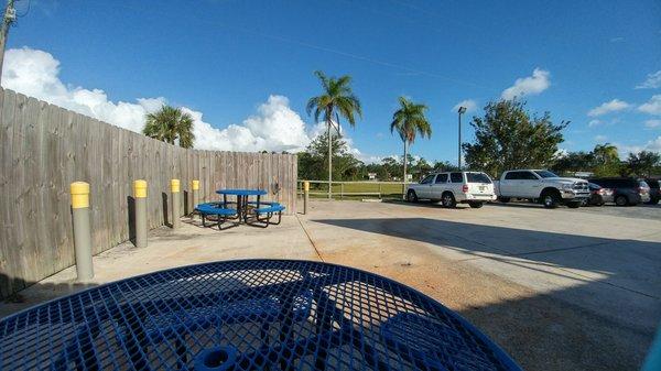 They have picnic tables outside to eat.