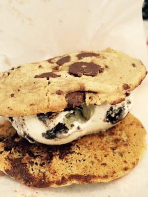 Cookies and cream ice cream between 2 cookies.