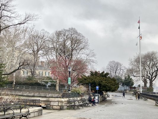 Heading North towards the Mansion on the Esplanade. 12/29/21