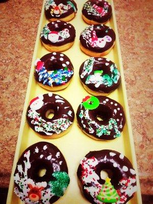 Come and enjoy with Christmas donuts!