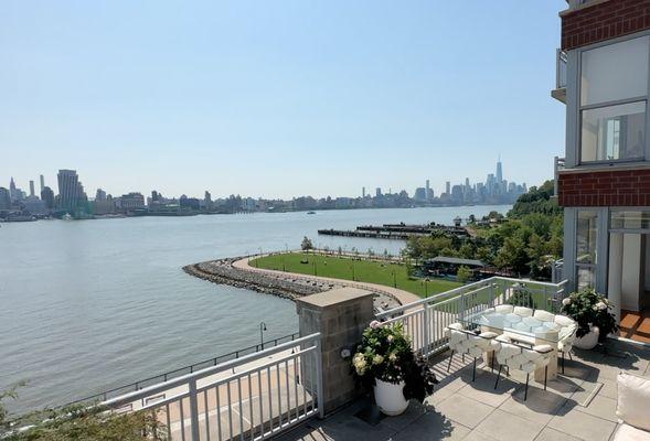 1125 Maxwell Lane - View of NYC Skyline - Full service amenity building in Hoboken New Jersey