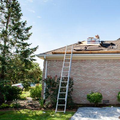 In need of a roof repair? Our team has you covered.
 http://renewpro.contractors