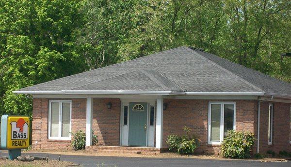 Bass Realty Company
104 Tyson Avenue
Paris, TN 38242