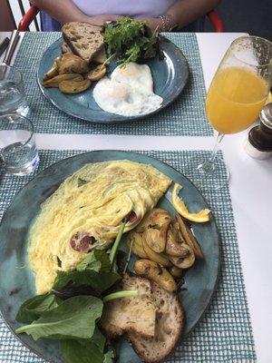 Top- Eggs over medium and home fries Bottom - the daily omelet home fries and toast and a mimosa