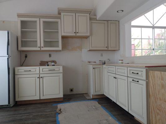 Installation and modifications of used cabinets in kitchen renovation