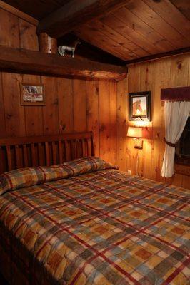 Skyview Bedroom - high beamed ceilings and artistic, western ambiance.