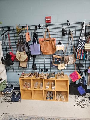 Pocketbooks: Fossil, Coach, Frye, Calvin Klein and many more