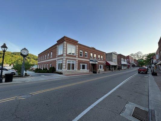 Thread Bank has been serving Hawkins County since 1906 under previous names of Civis Bank and Citizens Bank of East Tennessee.