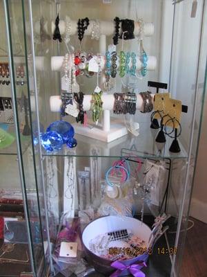 bracelets, hair accesories for weddings and proms