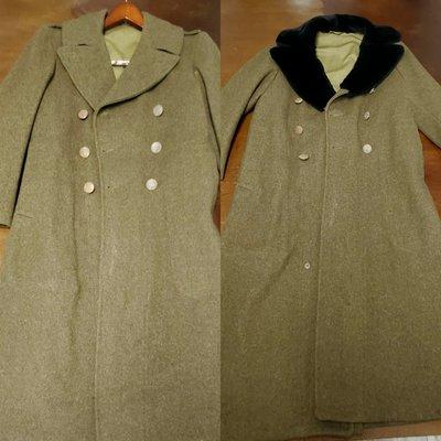 We reconstructed this top coat from world War 2 and also added fur to the lapel