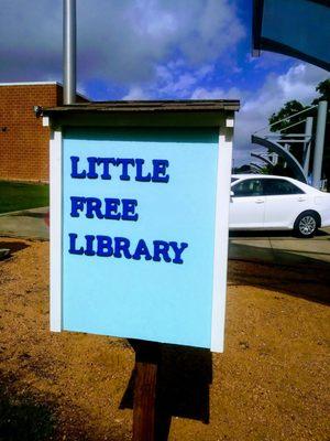 Free bookstore outside