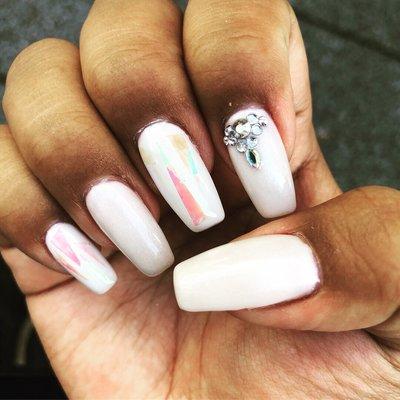 Shattered glass and crystal nails by Frania (@deeznailzdoe)