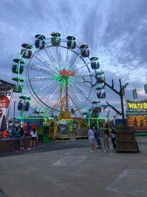 Ferris wheel (emoji heart eyes)!