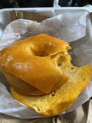 This "jalapeño cheddar bagel" looks more and tastes like an spiceless egg bagel...