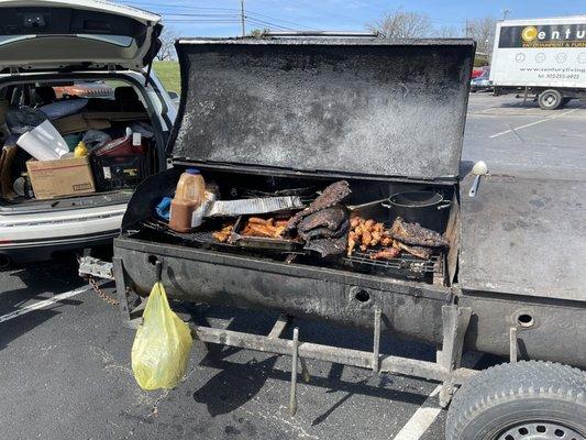 Best darn BBQ EVER in Jeffersontown ky 40299 Portions are huge but the prices are dirt cheap for this feast! I gave them 5 STARS easily!!!