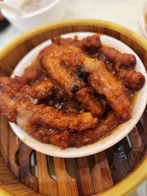 Chicken feet with black beans