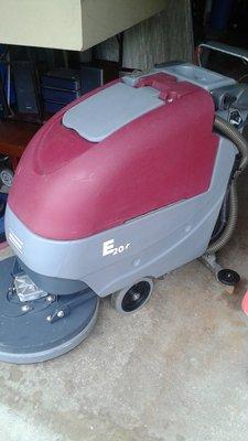 Automatic floor scrubber use for large floor scrubbing.