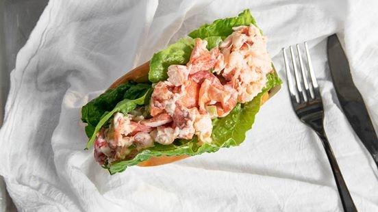 New England style grilled bun lobster roll