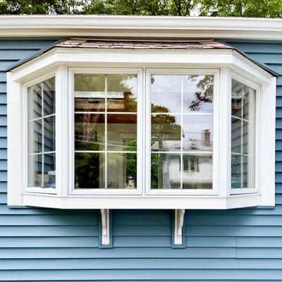 Enjoy enhanced panoramic views of the outdoors, creating a sense of openness and connection to nature with bow windows!