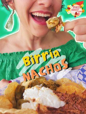 Al lado de un gran raspado- se necesita un platillo de delicia. Prueben nuestros supreme birria nachos hoy!